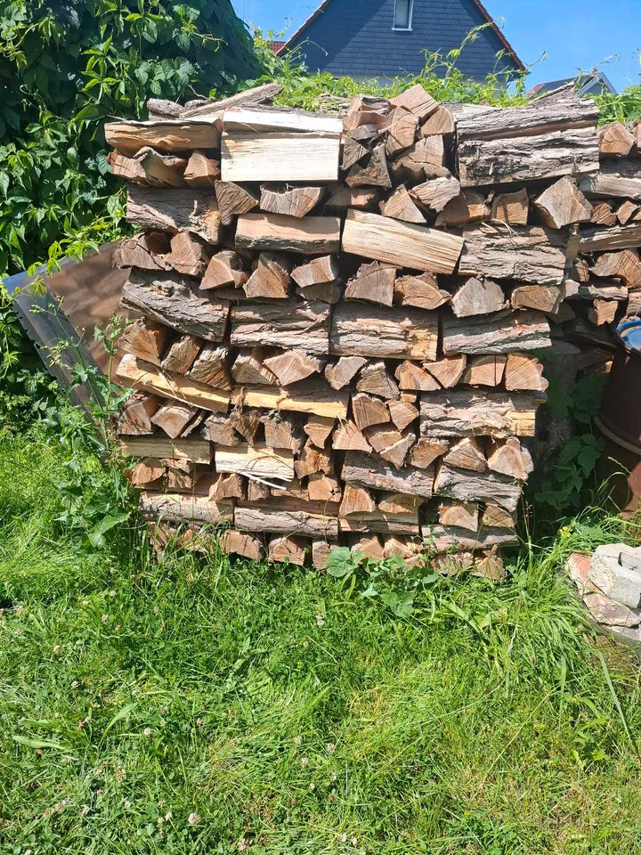 Brennholz Robinie 1 RM 500 kg Heizwert: ≥ 4,2 kWh/kg  Asche: ≤ 0,5%